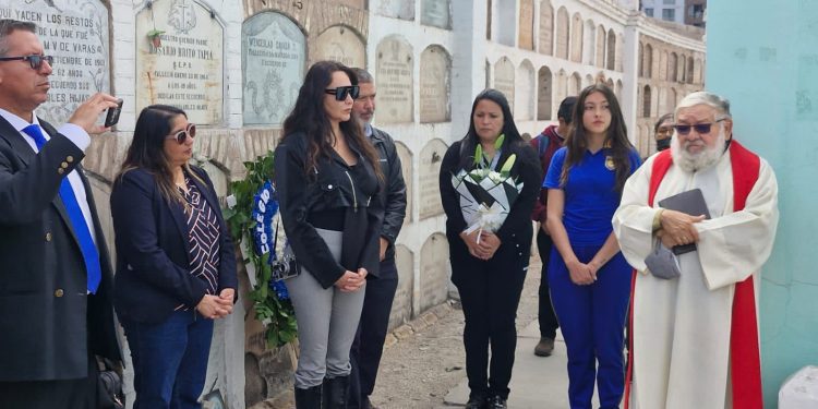 Colegio de Periodistas de Iquique y comunidad escolar homenajearon a Manuel Castro Ramos, mártir del periodismo chileno