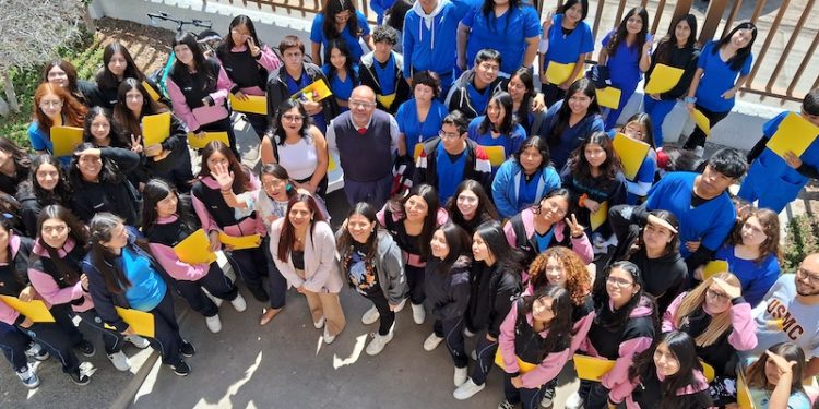 Estudiantes de Iquique conocen proyecto de ley sobre Fin al CAE y nuevo Financiamiento para la Educación Superior (FES)
