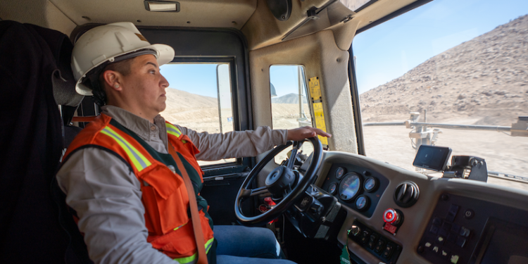 Lomas Bayas lidera la seguridad minera en Chile con Smart Center de Hexagon: Control preventivo de conductas viales