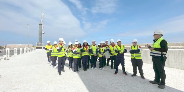 Mes del Mar: Puerto de Iquique impulsa vínculo con la comunidad escolar