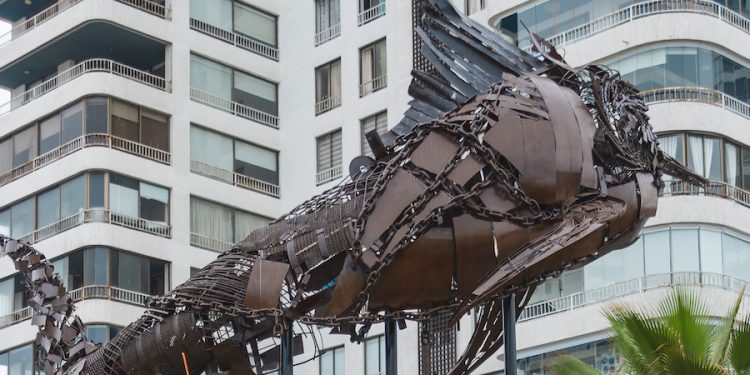 Nueva escultura recuerda la hazaña de la albacora récord mundial gracias a la familia Lonza y Centro Cultural Doña Vicenta, de Hrvoj Ostojic