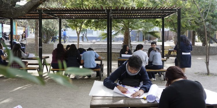 Llaman a fomentar las clases al aire libre para mejorar el aprendizaje de los escolares
