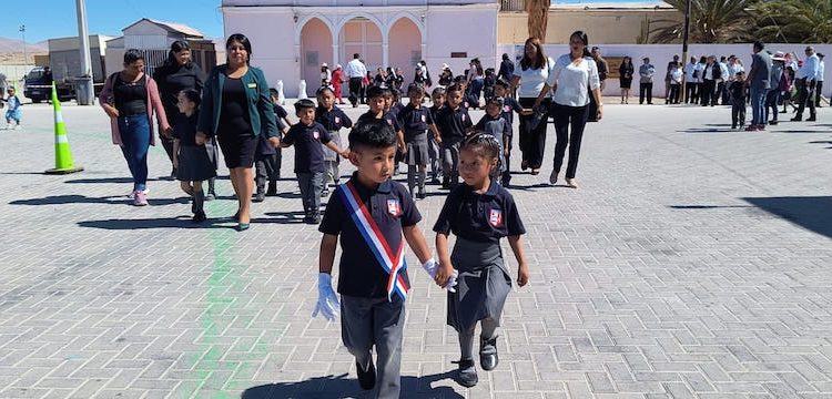 Comuna de Huara celebra Mes del Mar con emotivos actos
