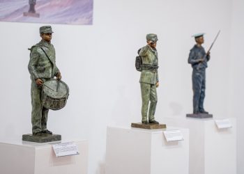 “Grandes Personajes de Nuestra Historia Naval” se reúnen en Sala de Arte Casa Collahuasi en el Mes del Mar