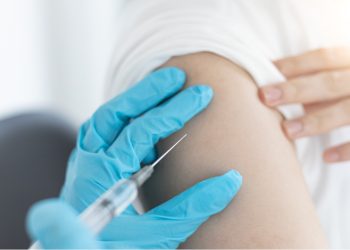 Ante aumento de virus respiratorios pediatras hacen urgente llamado a vacunar a niños y lactantes