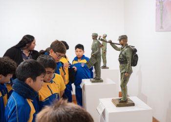 Sala de Arte Casa Collahuasi recibe casi 8 mil visitantes con exposición “Grandes Personajes de Nuestra Historia Naval”