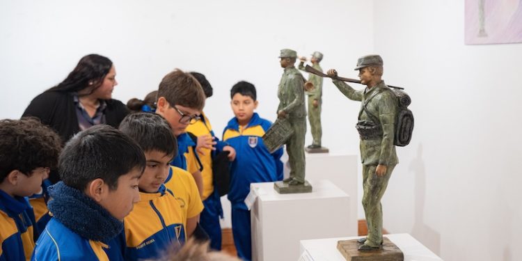 Sala de Arte Casa Collahuasi recibe casi 8 mil visitantes con exposición “Grandes Personajes de Nuestra Historia Naval”