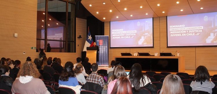 Mediación penal juvenil toma fuerza en Chile: seminario destacó su rol en la reparación del daño y la reinserción social