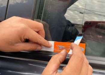 $60 mil por grabar vidrios de 3 autos y expuesto a multas de $102 mil