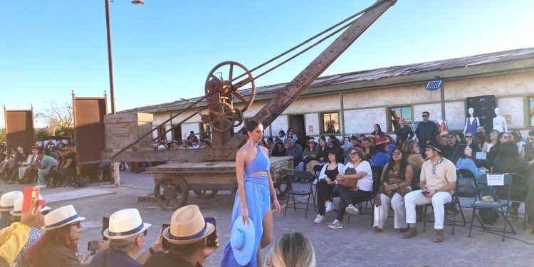 Espectacular e inédita pasarela de moda circular en Oficina Salitrera Humberstone