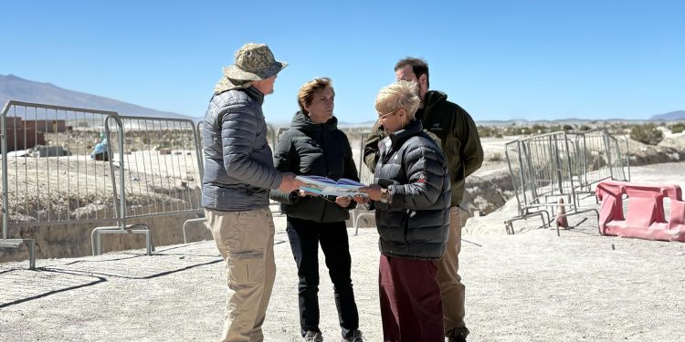 Evelyn Matthei visita Colchane con propuestas para sellar límites y poner fin a la inmigración ilegal: “Vamos a devolverle el orden a Chile”