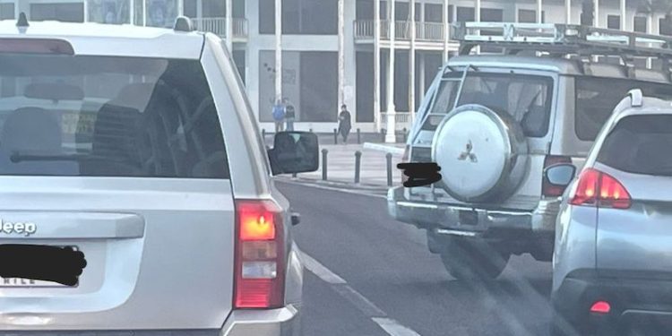 Intenso y enfermante tráfico vehicular