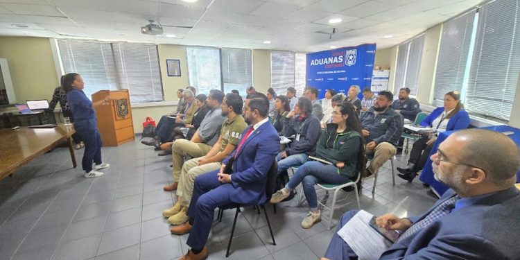 Capacitan a funcionarios públicos de Tarapacá para enfrentar el tráfico de migrantes