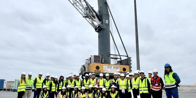 Mes del Mar: Alumnos conocen el rol del Puerto de Iquique