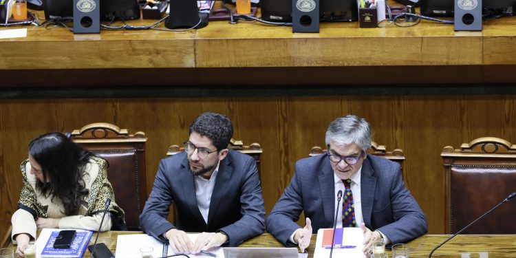 Senado envía a tercer trámite el proyecto de ley de Reajuste del Salario Mínimo