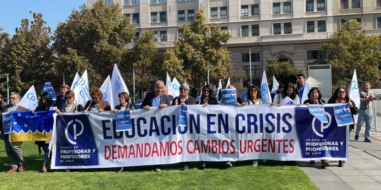 Colegio de Profesores no descarta paro indefinido si agenda corta no es aprobada y pide que Presidente Boric se involucre en tramitación