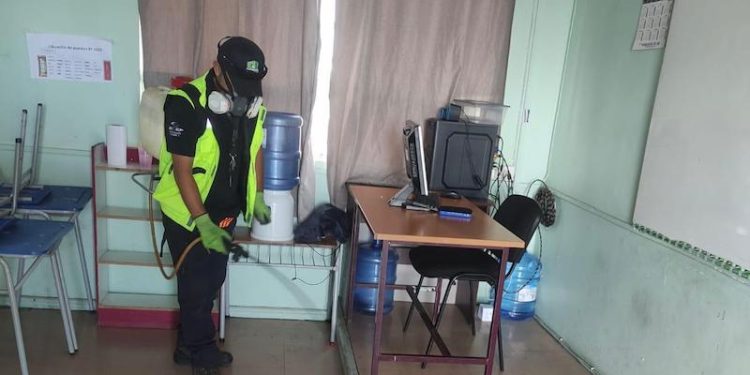 SLEP Iquique refuerza estrategia preventiva con intensivo plan de control sanitario en establecimientos educacionales