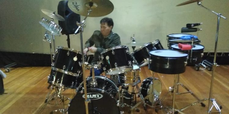 Hugo Navarro «cuelga» las baquetas tras histórico récord mundial de 50 horas tocando batería