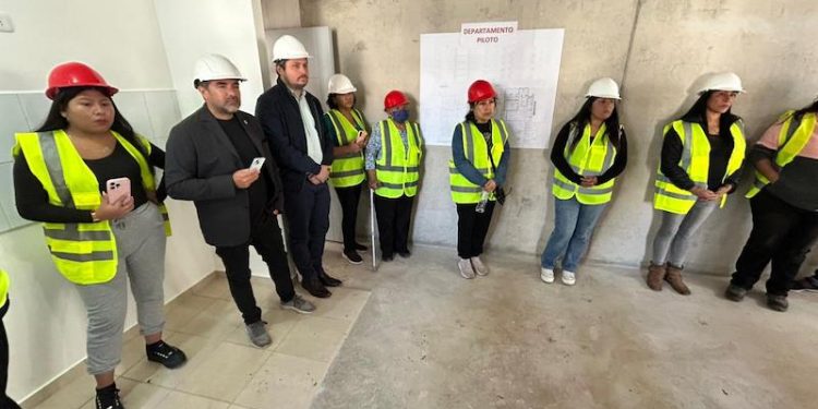 Familias de Alto Hospicio visitan su futuro hogar en megaproyecto Wila Masi