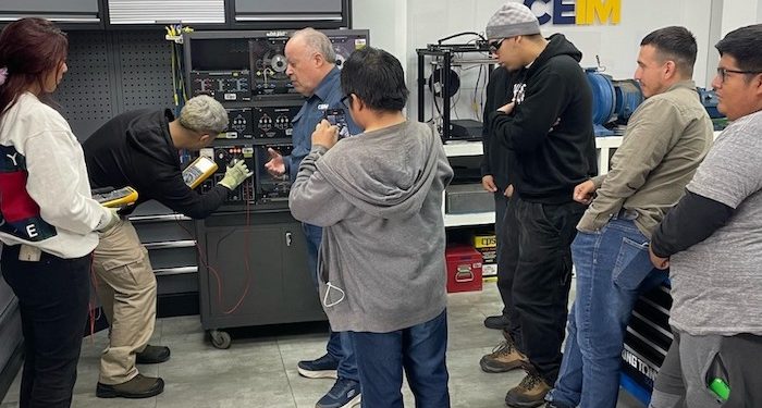 CEIM Iquique inaugura moderno taller de electricidad junto a estudiantes de la Escuela de Oficios Industriales