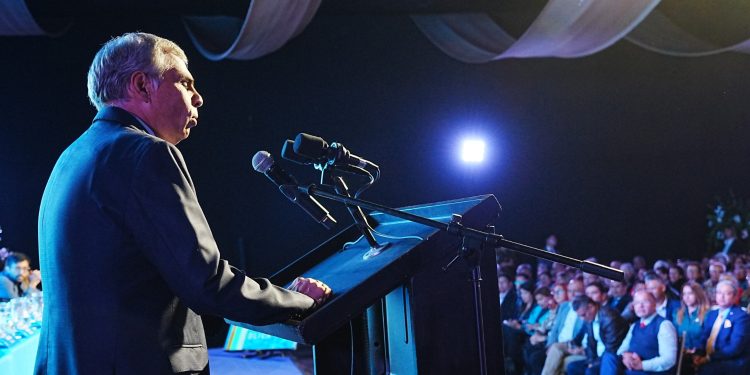 Gobierno y la CUT alcanzan acuerdo por salario mínimo: $529.000 a partir del 1 de mayo de 2025