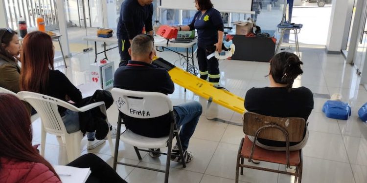 Funcionarios del CAR de La Pampa se capacitan en manejo de dispositivo médico (DEA) para salvar vidas