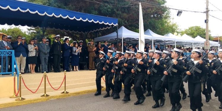 Conmemoración de las Glorias Navales reunió a la comunidad en la Plaza de Armas de Pica