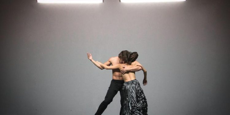 Ballet Nacional Chileno celebra 80 años con retrospectiva de su director artístico Mathieu Guilhaumon