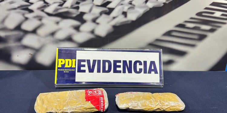 Dos bolivianos son sorprendidos con cocaína base en paso fronterizo