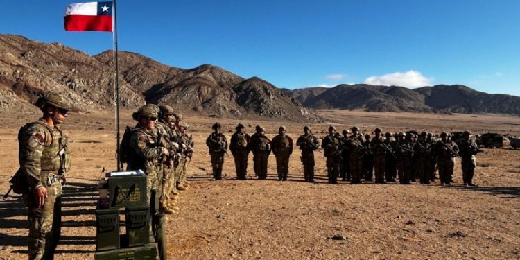 Brigada Anfibia Expedicionaria conmemora las Glorias Navales y entrega condecoraciones en terreno