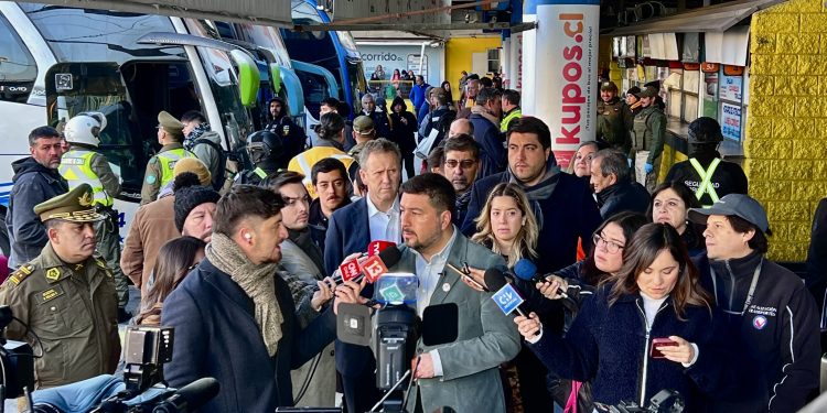 Dirección del Trabajo fiscalizará más de 200 buses interurbanos por fin de semana largo