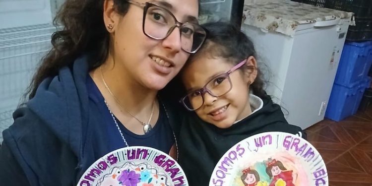 2.000 hogares de todo Chile participan en campaña artística que promueve la conversación familiar como clave para el desarrollo infantil