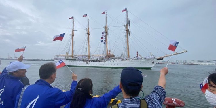 Tras 28 años, el Buque Escuela Esmeralda regresa a Osaka como embajadora de Chile en la Expo Mundial 2025