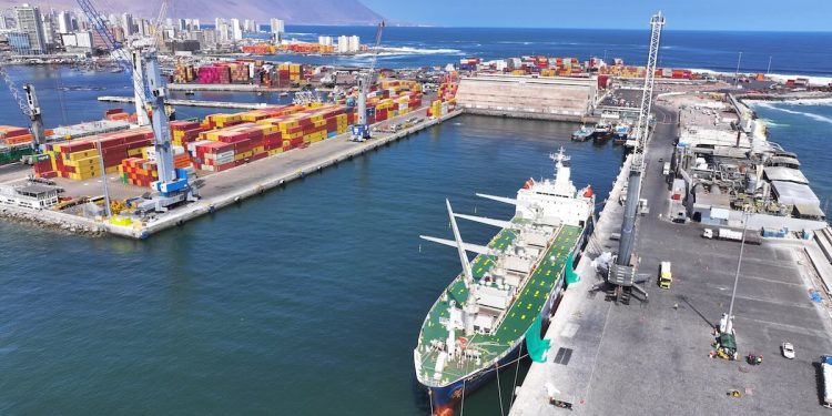 Puerto de Iquique registra incremento de 5% en abril y cierra cuatrimestre con aumento de 29%