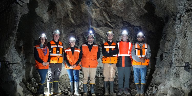 CIPTEMIN y Universidad Adolfo Ibáñez avanzan en estrategia de colaboración para potenciar capacidades de pilotaje en minería