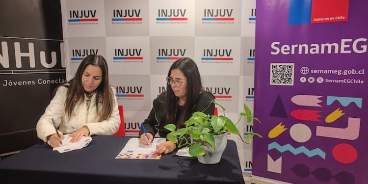 INJUV y SernamEG fortalecen alianza para promover derechos de mujeres jóvenes de Tarapacá
