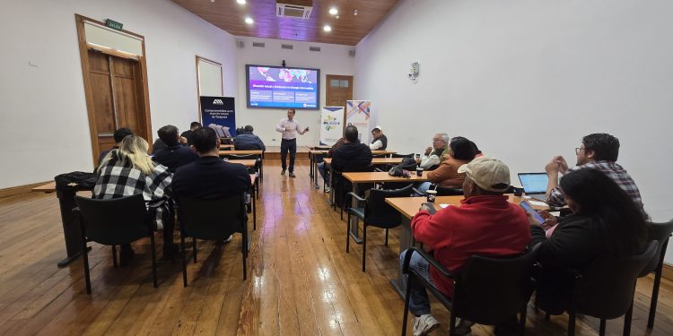 Proveedores locales conocen sobre proyectos de ERNC en el tercer módulo del Programa Más Energía Limpia Tarapacá