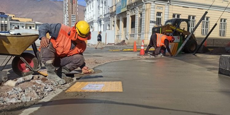 MINVU envía al GORE proyecto para mejorar 14.000 mts2 de aceras en calles de las juntas vecinales “Plaza Brasil” y “Carampangue”