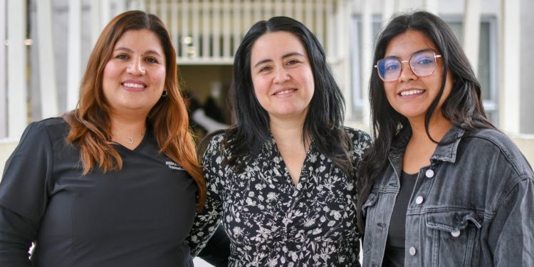 Estudiantes iquiqueñas participan de investigación en torno al efecto de las palabras en adultos mayores