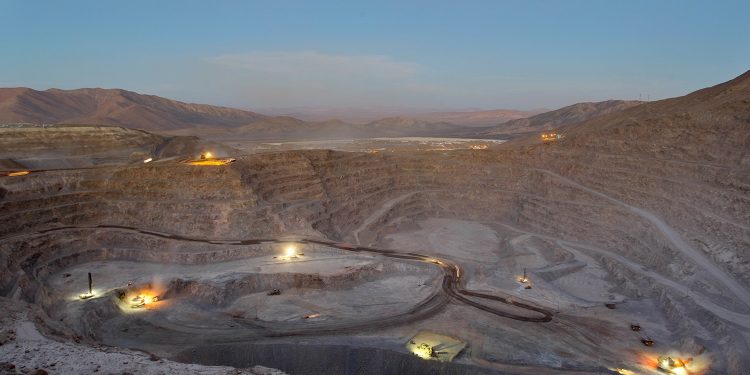 Glencore Chile anuncia nueva estructura de liderazgo: Pablo Carvallo asume como Director de Operaciones y Jorge Sáenz-Diez es designado Gerente General de Lomas Bayas