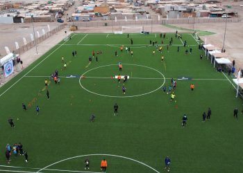 Chanavayita y Collahuasi impulsan programa integral de vida saludable en nuevo complejo deportivo del borde costero sur de Iquique