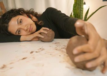 “Cuerpos en Resistencia”: Obras de arcilla local reflejarán la experiencia de habitar Tarapacá