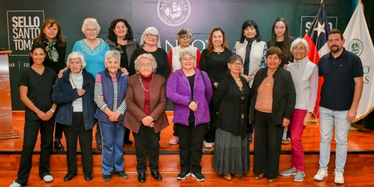 Adultos mayores de Tarapacá desarrollan bienestar psicoemocional a través del canto