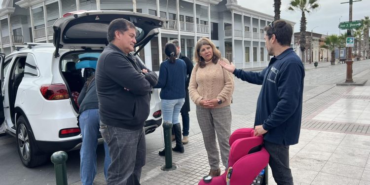 Conaset refuerza uso de sistema de retención infantil con capacitación en Alto Hospicio