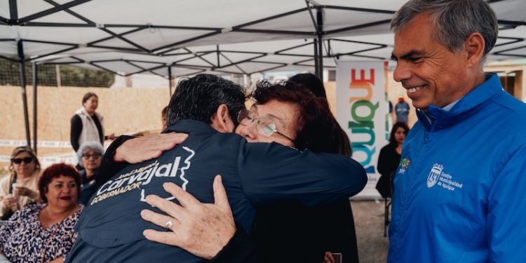 Colocan primera piedra de la sede social Villa Santa María de Iquique