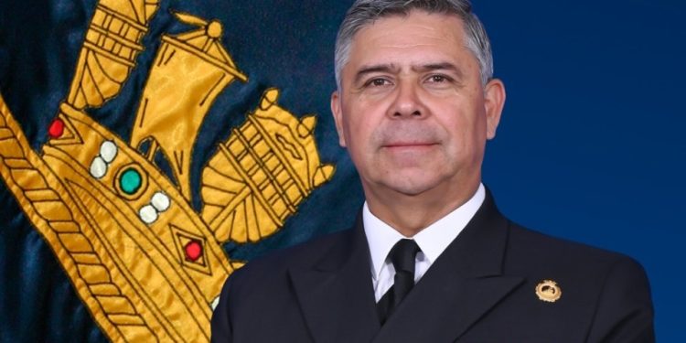 Vicealmirante Fernando Cabrera Salazar fue designado como futuro Comandante en Jefe de la Armada