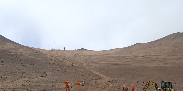 CGE continúa trabajos de reconstrucción de red eléctrica vandalizada en sector camino a Pisagua