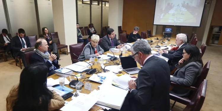 Comisión continúa revisión de cambios al Reglamento del Senado