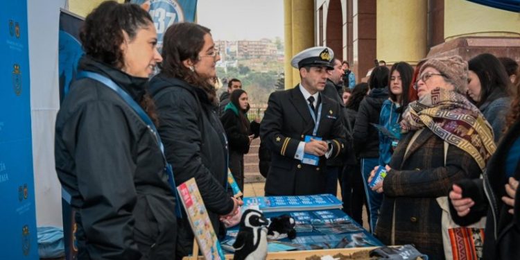 Armada de Chile participó en conmemoración del “Día de los Océanos” en el Congreso Nacional