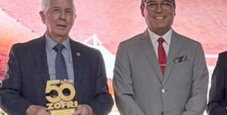 Reconocimiento a Patricio Sesnich Stewart, Vicepresidente de la Corporación de Amigos de la Fuerza Aérea